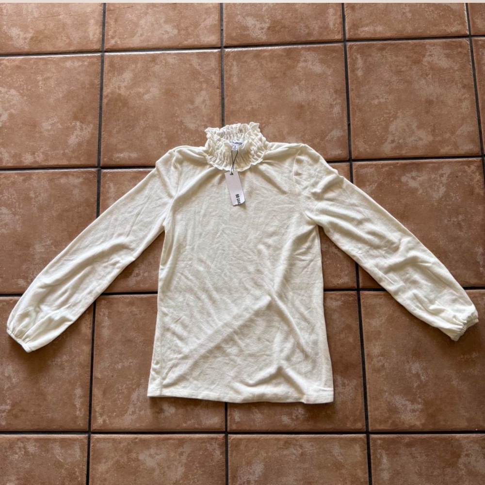 BB Dakota Long sleeve ruffle top